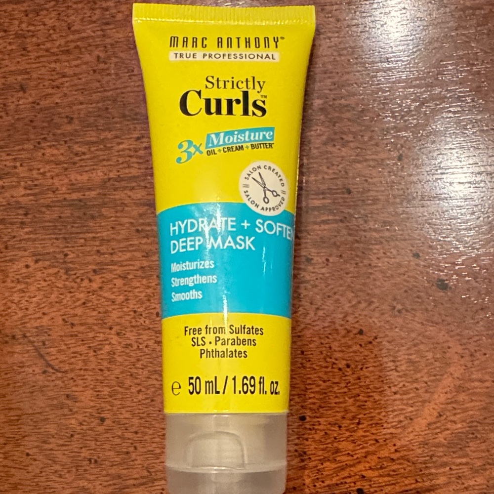 Marc Anthony True Professional Strictly Curls Hydrate + Soften Deep Mask.
